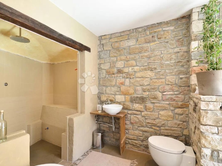 Kuća za najam i podnajam – Oprtalj, Istra