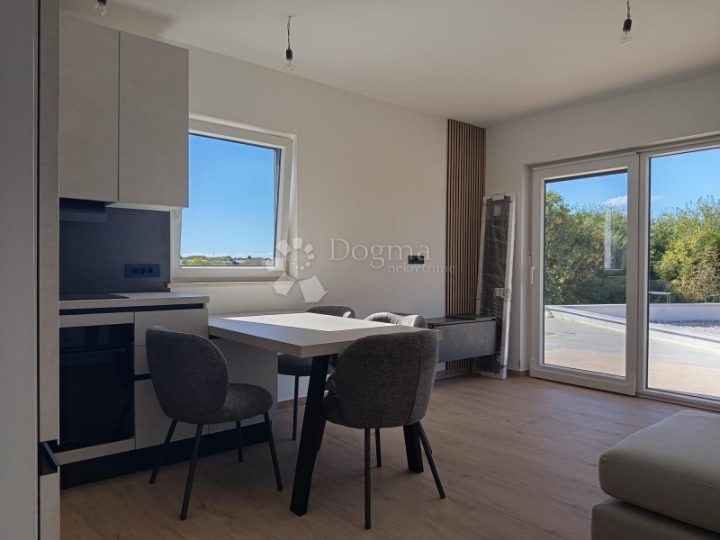 Moderan dvosoban stan s bazenom 55 m2 - S1