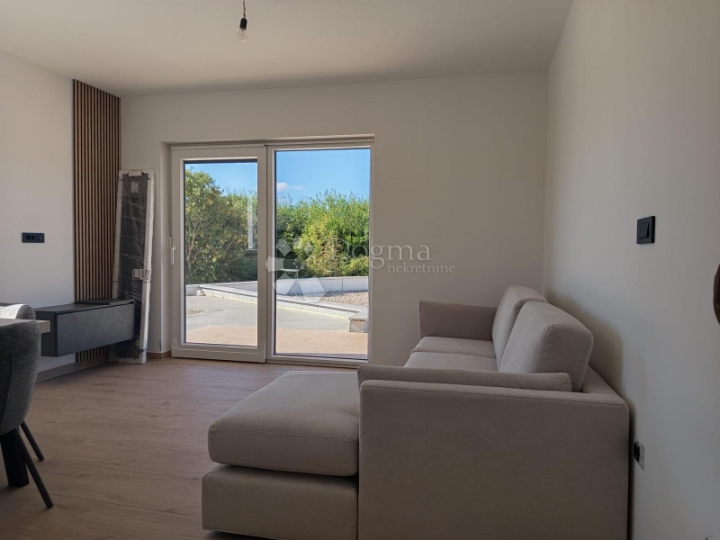 Moderan dvosoban stan s bazenom 55 m2 - S1