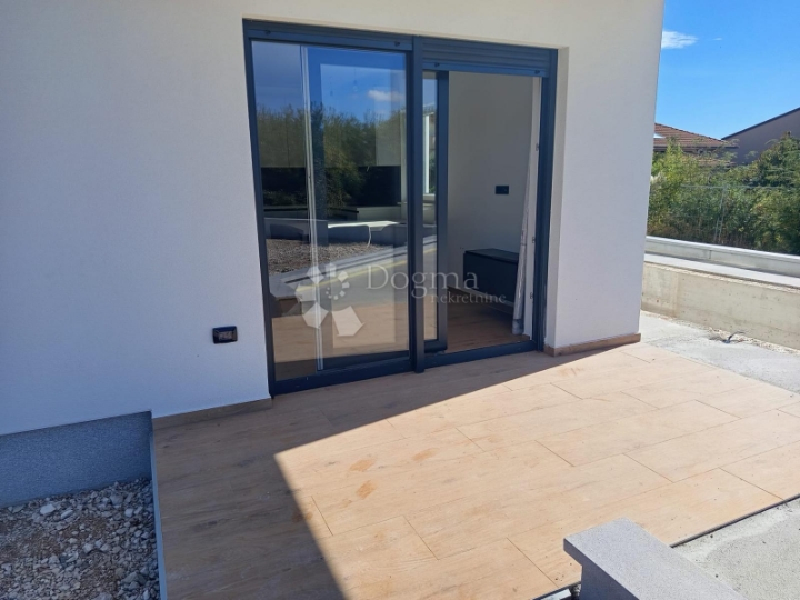 Moderan dvosoban stan s bazenom 55 m2 - S1