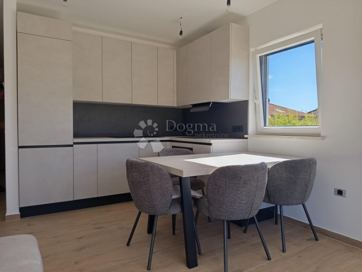 Moderan dvosoban stan s bazenom 55 m2 - S1