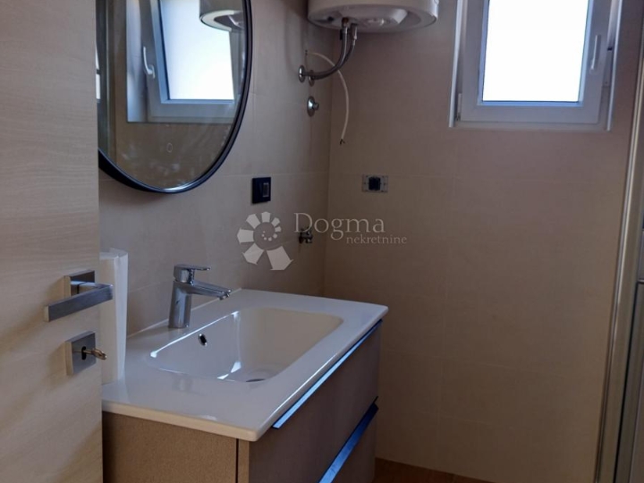 Moderan dvosoban stan s bazenom 55 m2 - S1