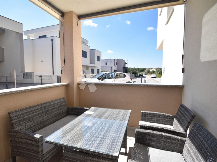 Valdebek - stan u prizemlju s terasom 55m2