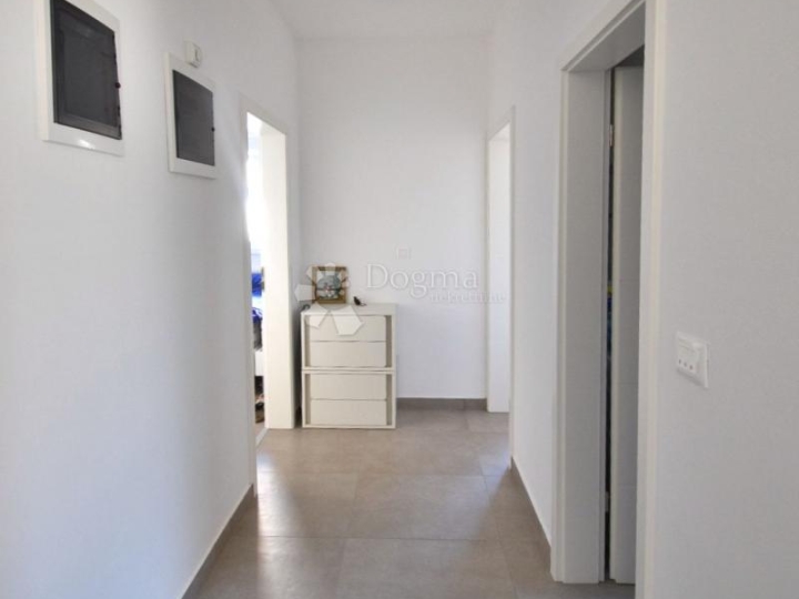 Valdebek - stan u prizemlju s terasom 55m2