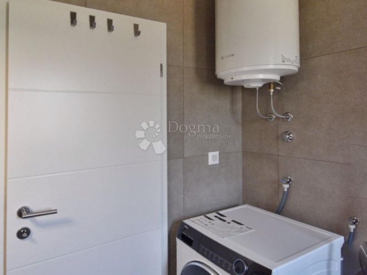 Valdebek - stan u prizemlju s terasom 55m2