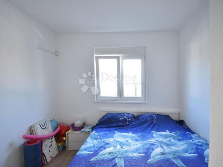 Valdebek - stan u prizemlju s terasom 55m2