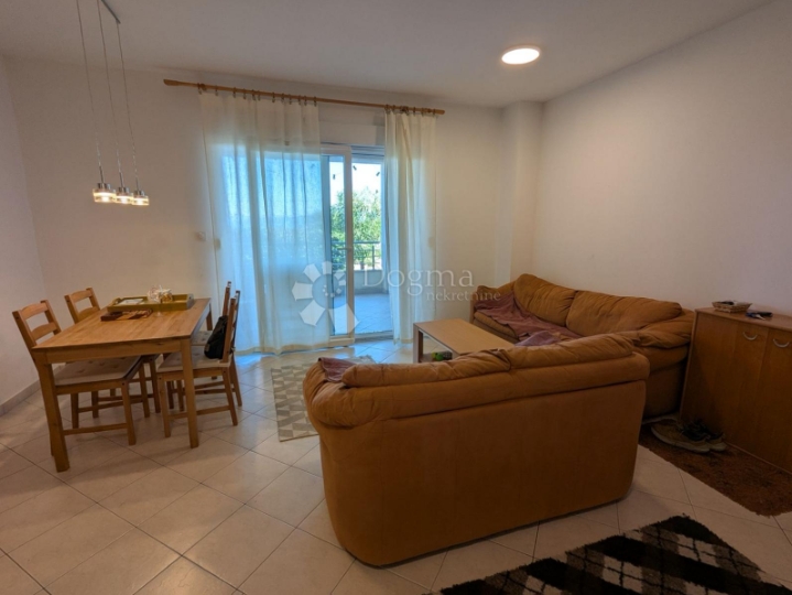 Labin, okolica, stan s pogledom na more