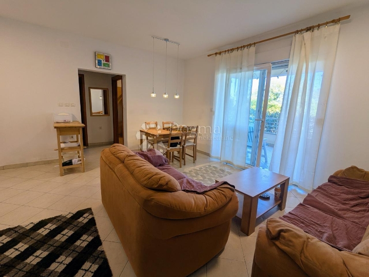 Labin, okolica, stan s pogledom na more