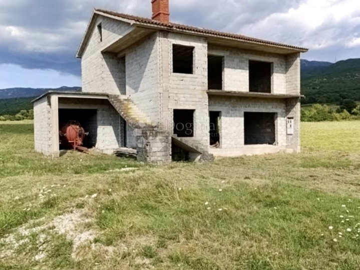 Prilika! Samostojeća kuća u prekrasnom Boljunu