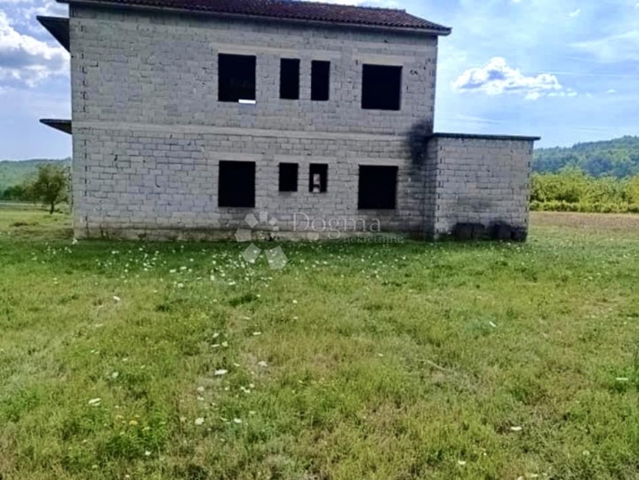 Prilika! Samostojeća kuća u prekrasnom Boljunu