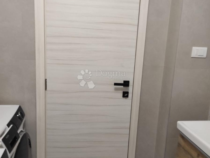 Renovirani stan, Veruda 70m2