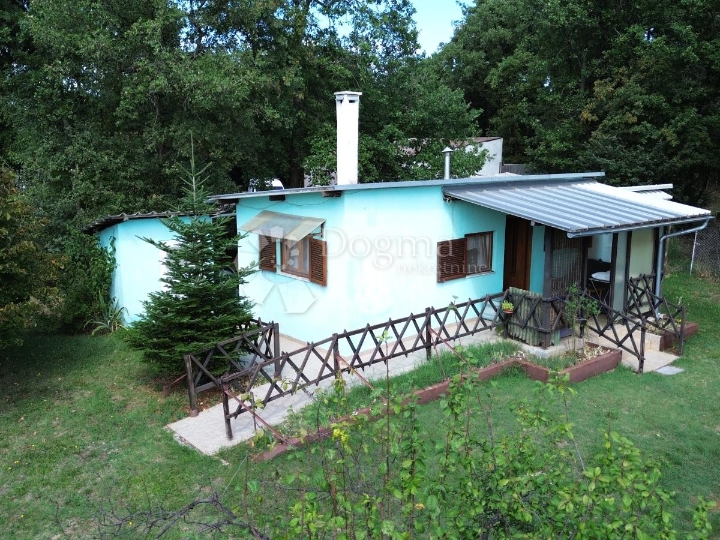 Prilika! Samostojeća kuća s puno potencijala