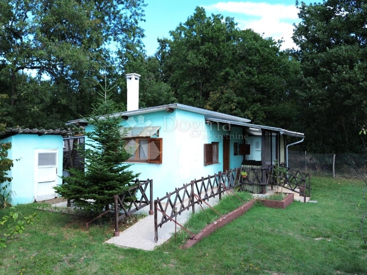 Prilika! Samostojeća kuća s puno potencijala