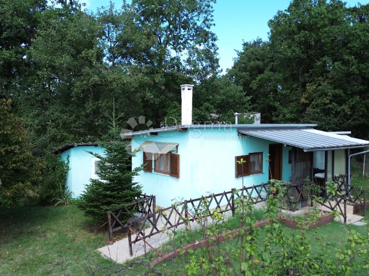 Prilika! Samostojeća kuća s puno potencijala