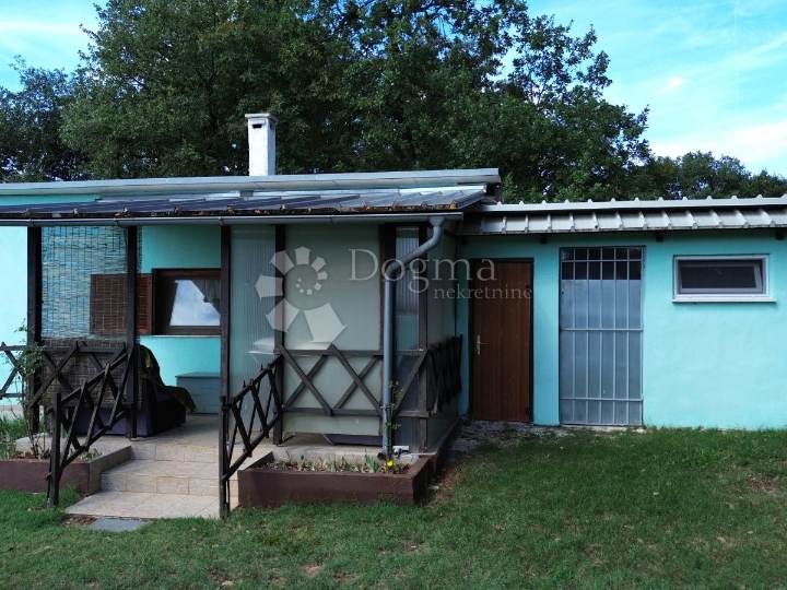 Prilika! Samostojeća kuća s puno potencijala