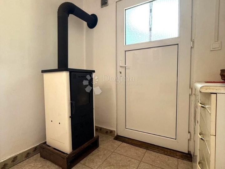 Prilika! Samostojeća kuća s puno potencijala