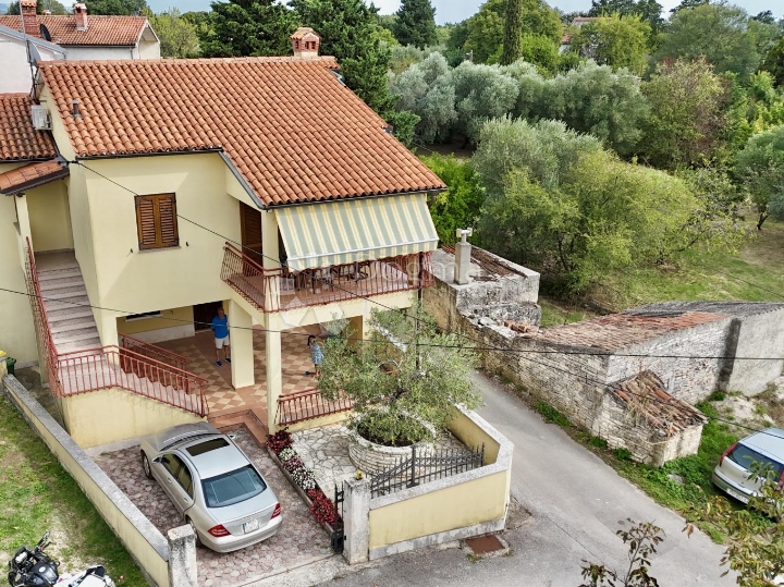 Kuća za najam sa 2 stana, Hrboki 180m2