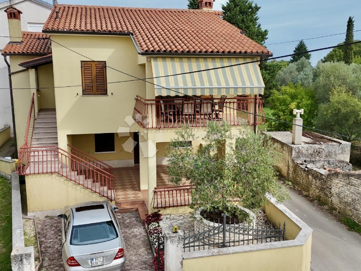 Kuća za najam sa 2 stana, Hrboki 180m2