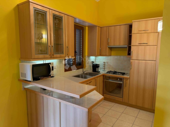 Kuća za najam sa 2 stana, Hrboki 180m2