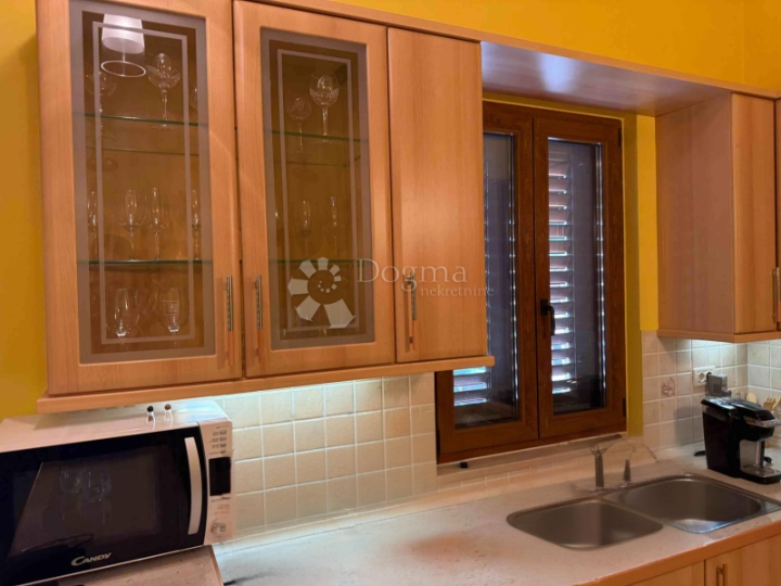 Kuća za najam sa 2 stana, Hrboki 180m2