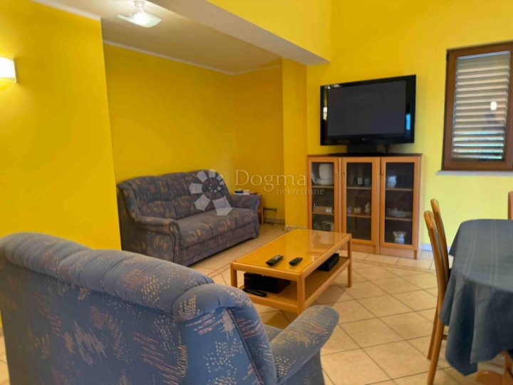 Kuća za najam sa 2 stana, Hrboki 180m2