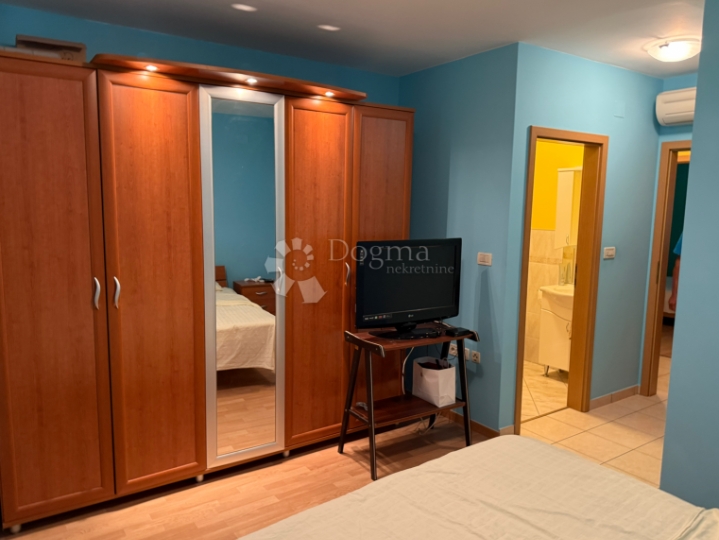 Kuća za najam sa 2 stana, Hrboki 180m2