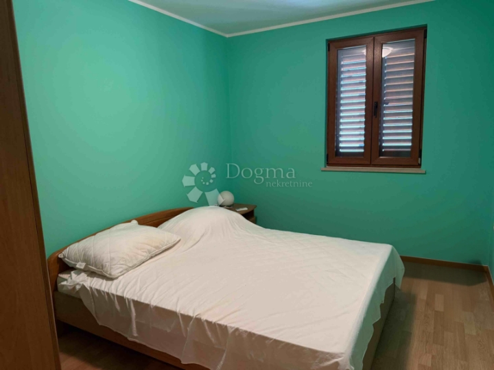 Kuća za najam sa 2 stana, Hrboki 180m2