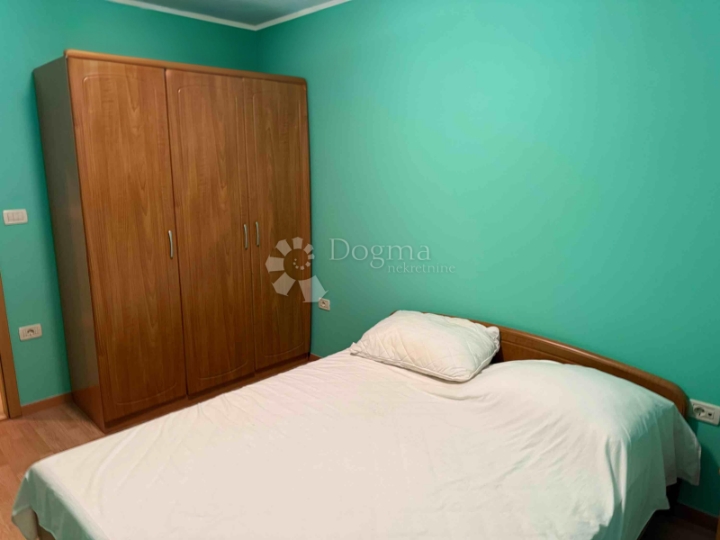 Kuća za najam sa 2 stana, Hrboki 180m2