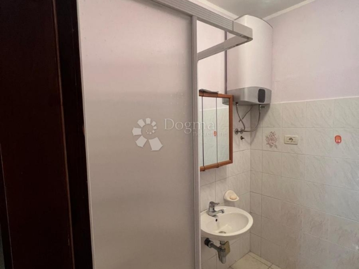 Kuća za najam sa 2 stana, Hrboki 180m2