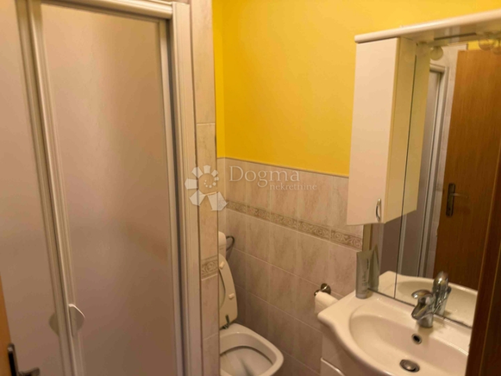 Kuća za najam sa 2 stana, Hrboki 180m2