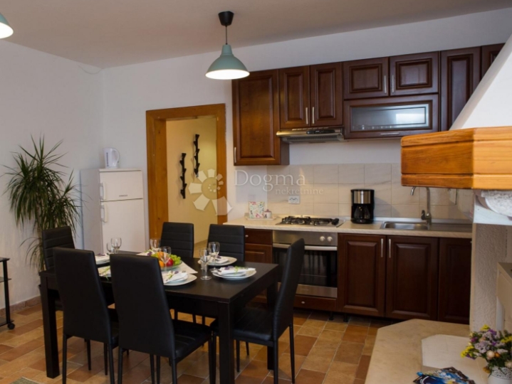 Pula – prostran i opremljen stan za najam u prizemlju