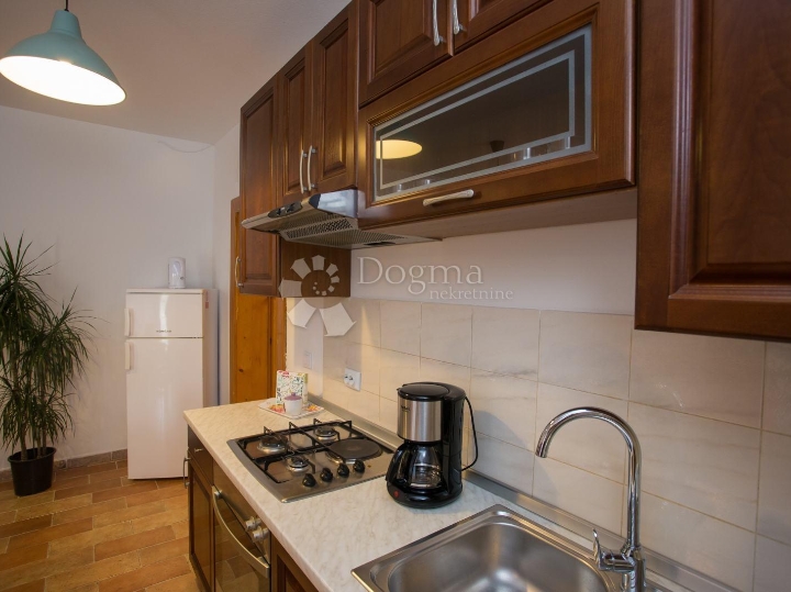 Pula – prostran i opremljen stan za najam u prizemlju