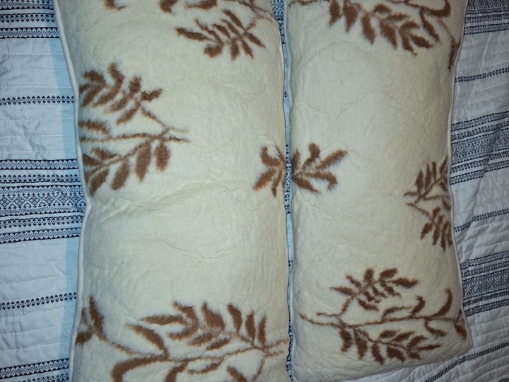 Vuneni prekrivač + jastuci