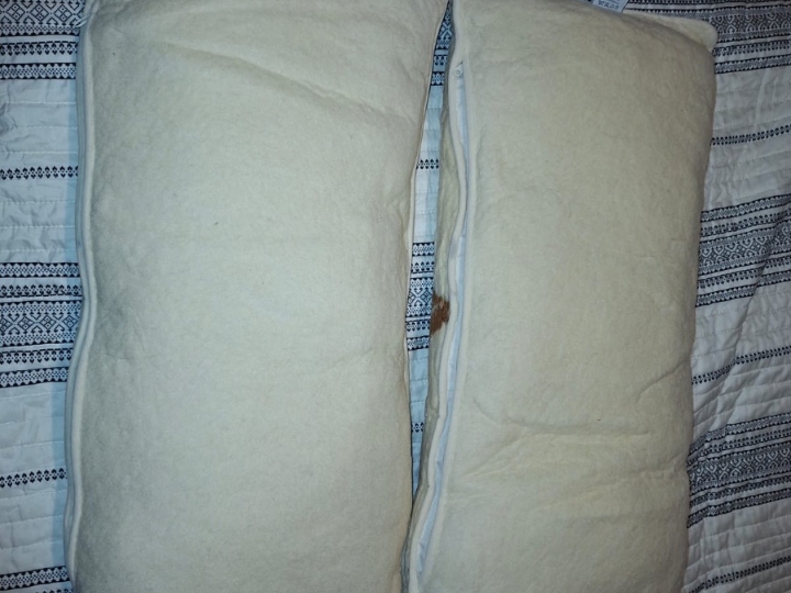 Vuneni prekrivač + jastuci