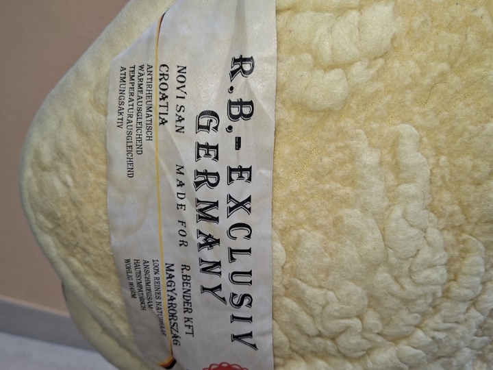 Vuneni prekrivač + jastuci