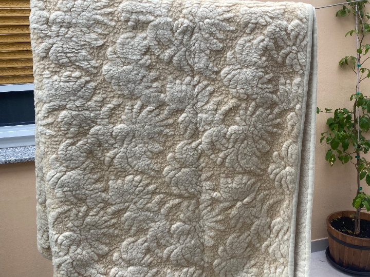 Vuneni prekrivač + jastuci