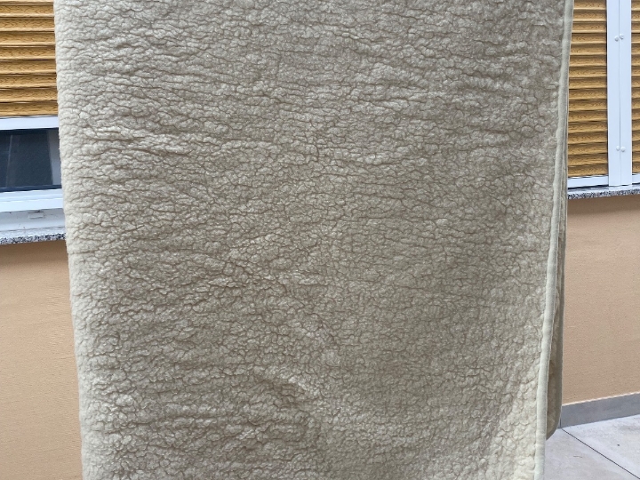 Vuneni prekrivač + jastuci