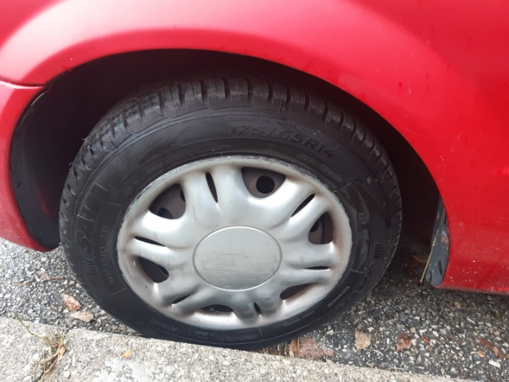 Mazda 323, 1.3i, 2000. g., 1. vlasnica