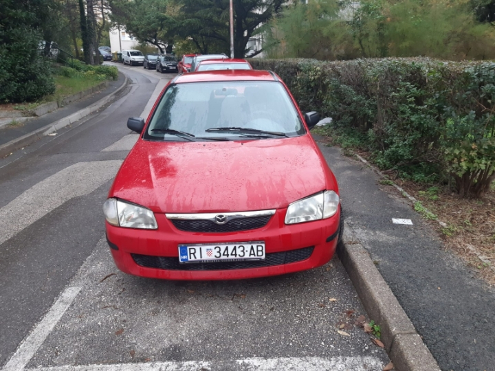 Mazda 323, 1.3i, 2000.g., za dijelove