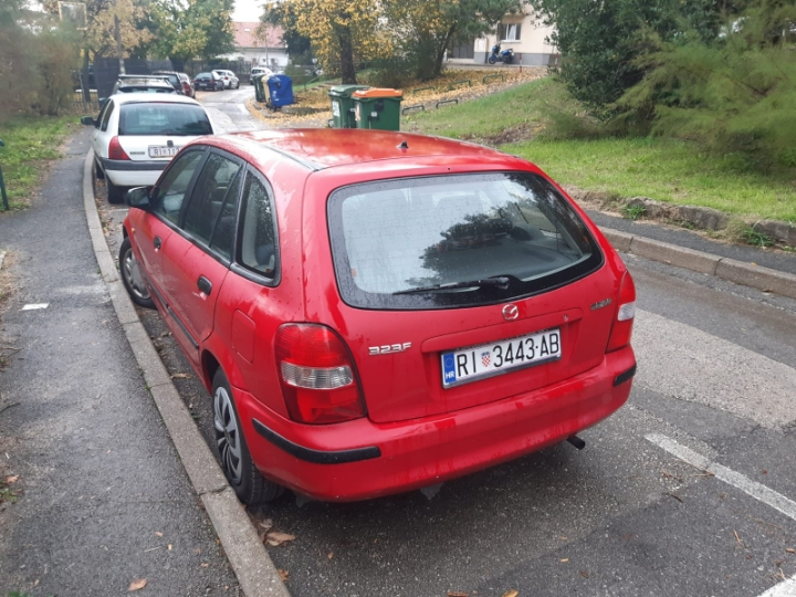 Mazda 323, 1.3i, 2000.g., za dijelove