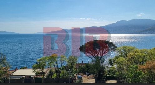 Bivio, lusuzan stan u urbanoj vili, garaža, vrt, lift