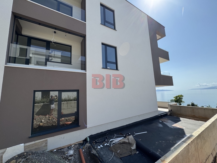 Bivio, lusuzan stan u urbanoj vili, garaža, vrt, lift