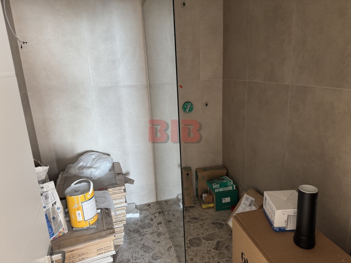 Bivio, lusuzan stan u urbanoj vili, garaža, vrt, lift