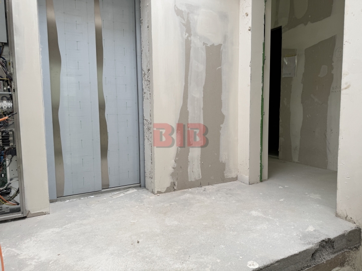 Bivio, lusuzan stan u urbanoj vili, garaža, vrt, lift