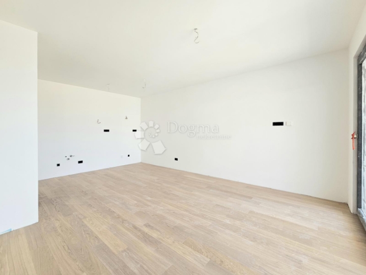 Stan + parking + ostava, lift