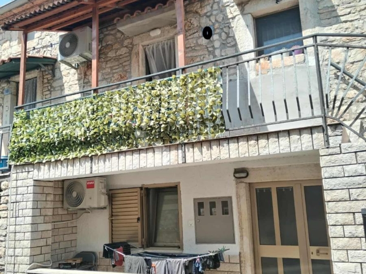 Poreč (okolica) - kamena kuća sa 2 stana