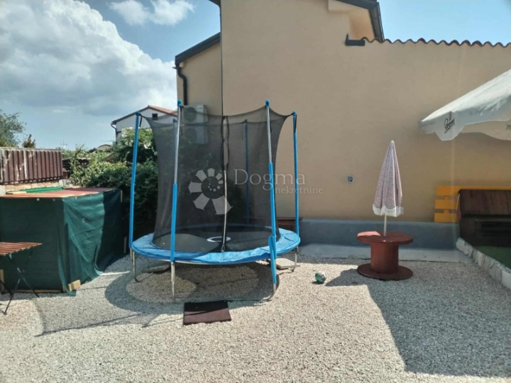 Poreč (okolica) - kamena kuća sa 2 stana