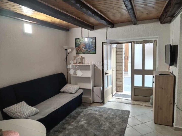 Poreč (okolica) - kamena kuća sa 2 stana