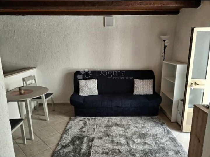 Poreč (okolica) - kamena kuća sa 2 stana