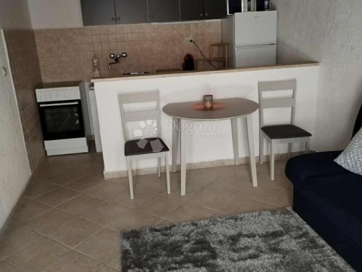 Poreč (okolica) - kamena kuća sa 2 stana